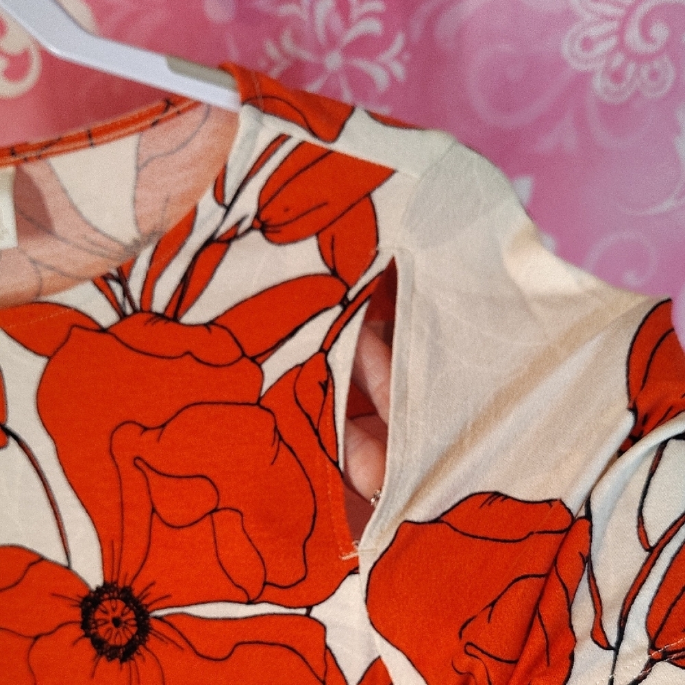 Chico's Red Floral Short Sleeve Tee - Picture 5 of 6